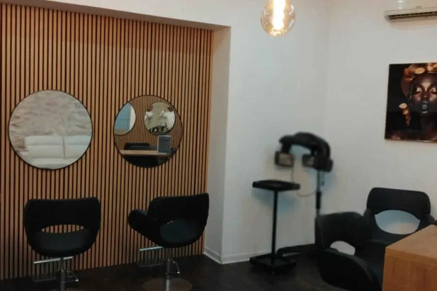 Intérieur du salon Expertise coiffeur barber à Rivesaltes